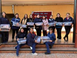 Entrega de materiales a todos los cursos de la escuela