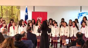 Coro de nuestra escuela se presenta en la Biblioteca Municipal de Talca