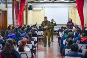Carabineros realizó charla preventiva sobre ciberbullying a estudiantes de 5° básico