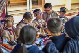 Segundo básicos realizan la Feria de los Pueblos Originarios de Chile